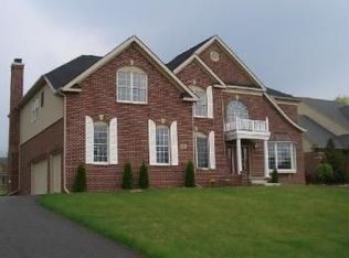 2937 Whispering Woods Dr, Ann Arbor, MI 48103