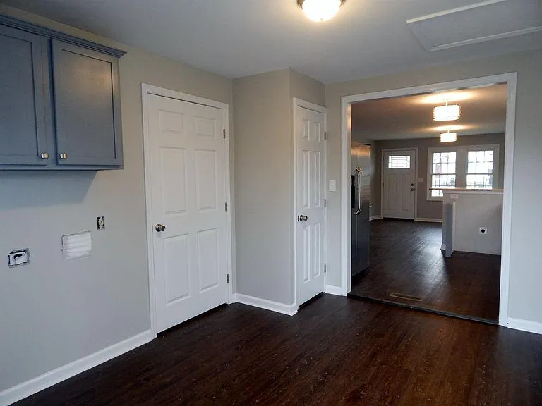 301 Thompson Rd — Photo 15