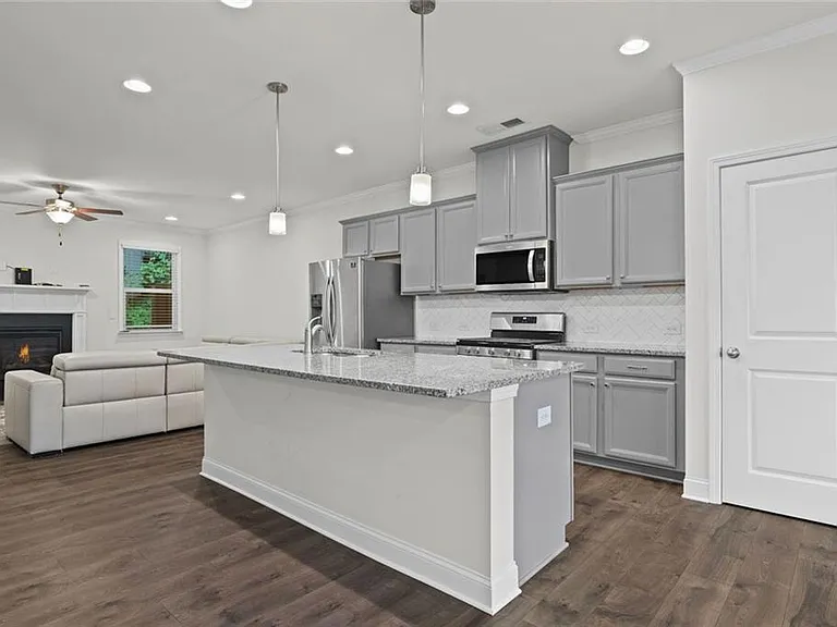 2779 White Oak Ln #20 — Photo 9