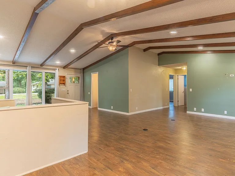 68 Sierra Dr — Photo 1