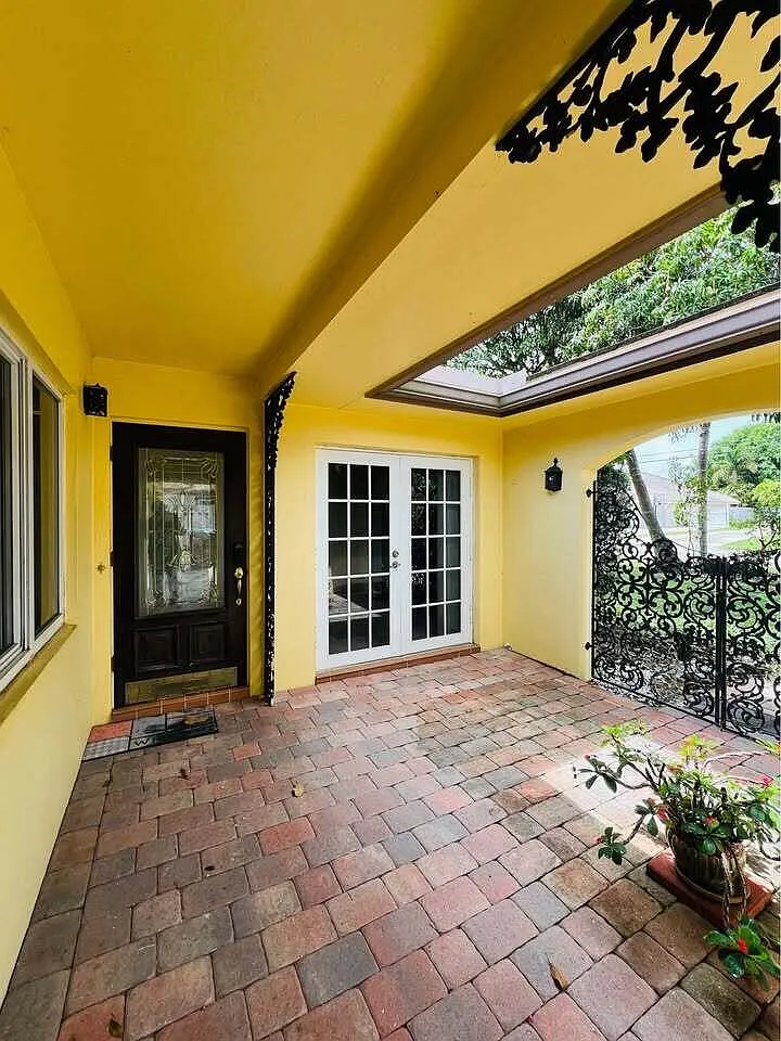 4 bed, 3.0 bath, 2166 sqft, $8,000 — Photo 3