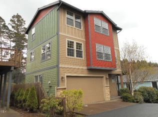 12 Johnson St, Depoe Bay, OR 97341