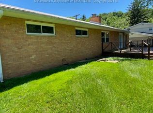 103 Brookhaven Dr, Nitro, WV 25143