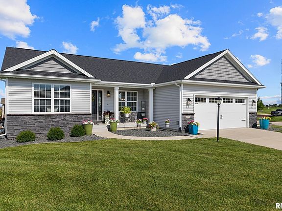 3rd image of 1221 Brown Ct