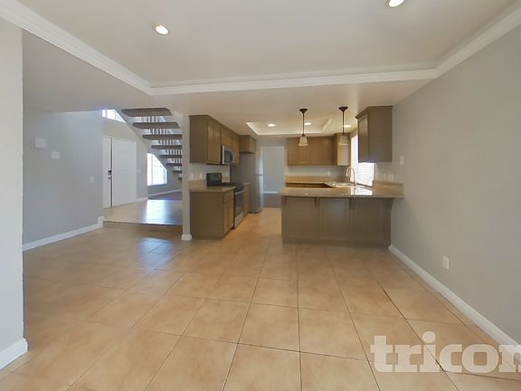 4th image of 25809 Sweetleaf St