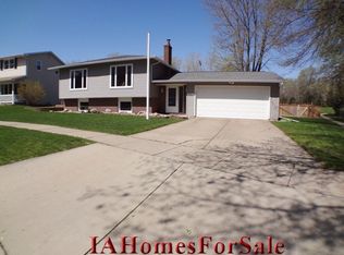 501 Barbara Dr, Cedar Falls, IA 50613