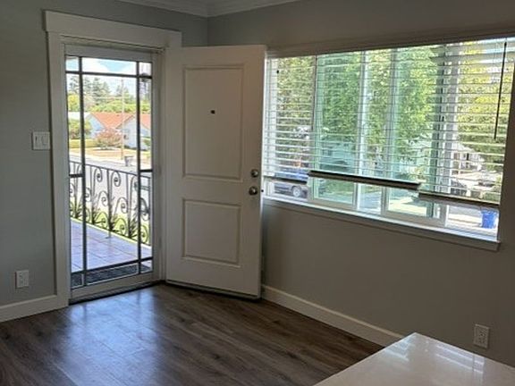 3rd image of 373-379 Kuehnis Dr #4