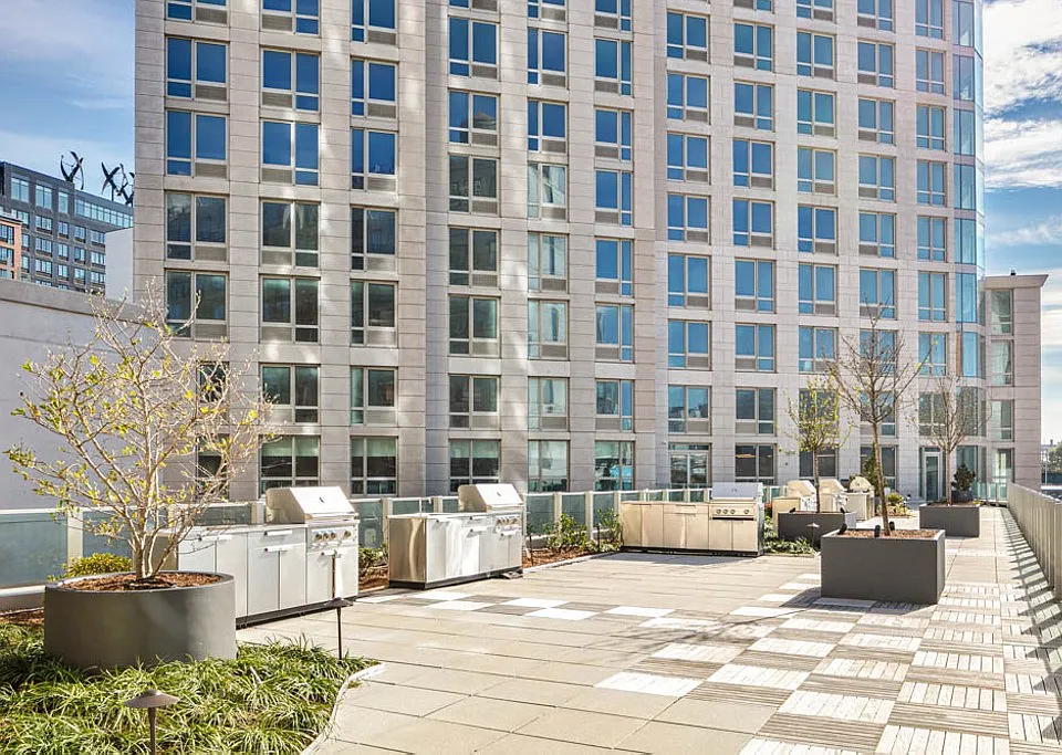 22-44 Jackson Ave #3302