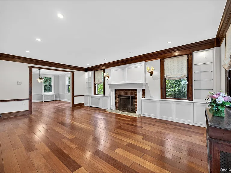 90 Mackey Ave — Photo 4