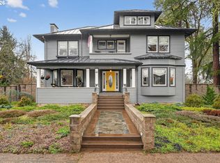 211 S 3rd St, Cottage Grove, OR 97424