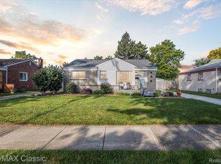 11055 Oxbow St, Livonia, MI 48150