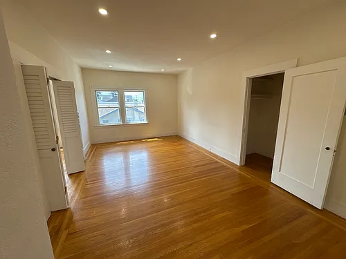2201 Derby St Photo 1