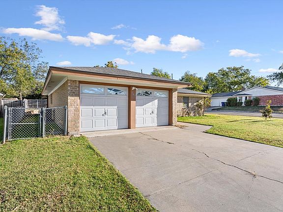 4th image of 907 Willowbrook St