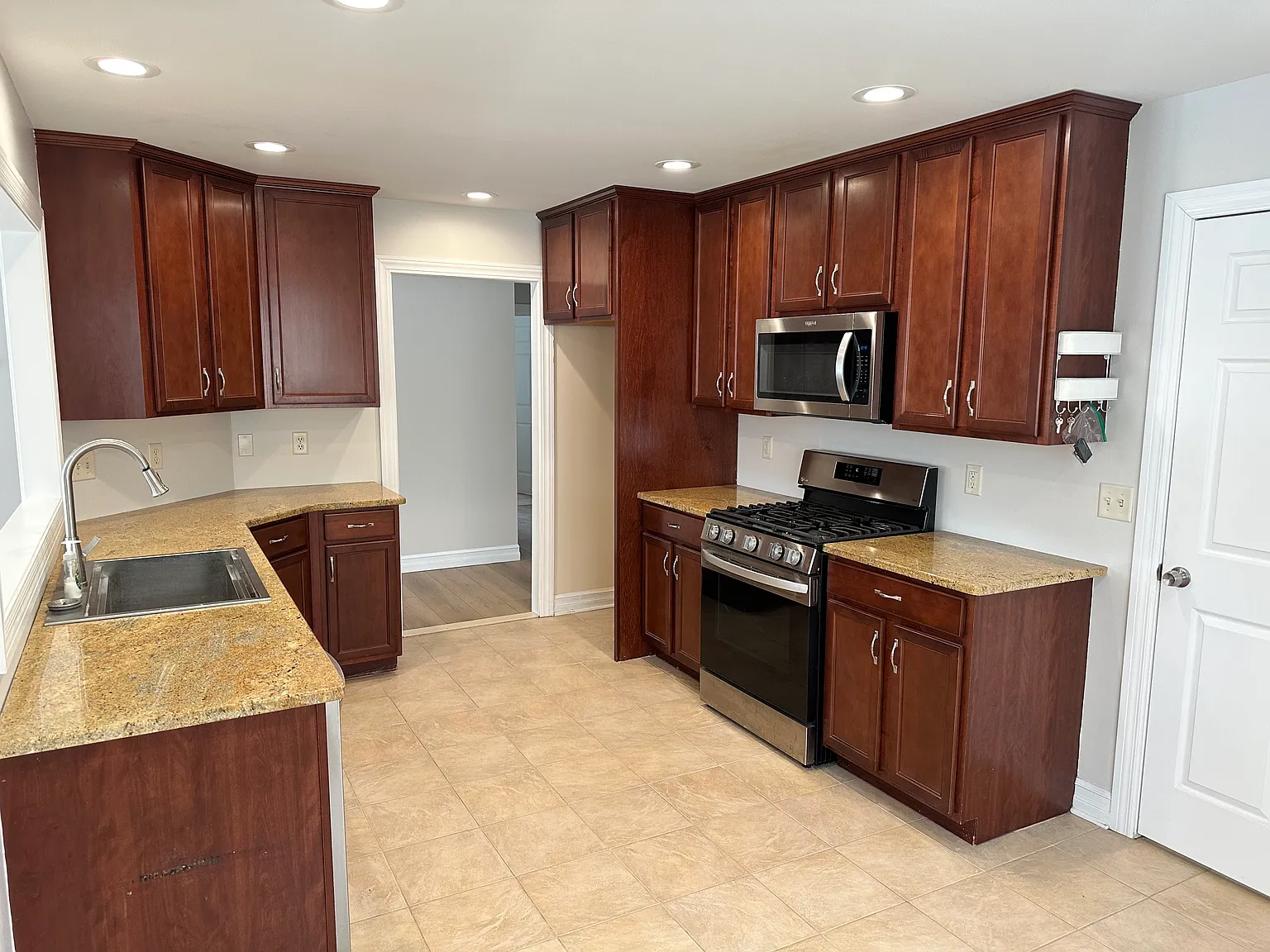 2 bed, 1483 sqft, $2,250 — Photo 4