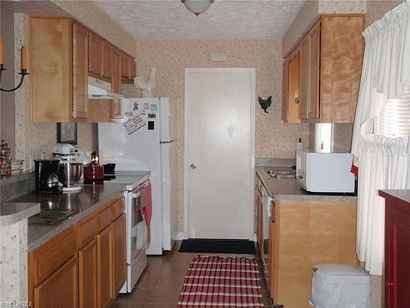 4th image of 8823 Newkirk Dr