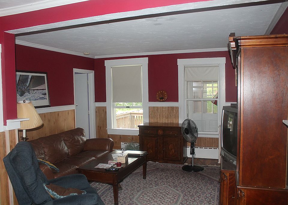 2nd image of 32 Hingham St