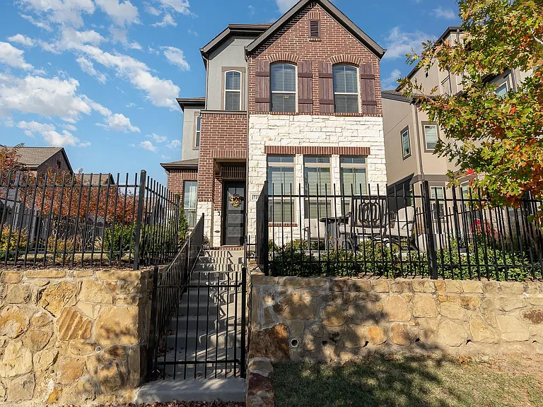 7104 Amber Grove Ct — Photo 18