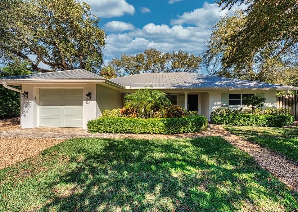 1st image of 625 Iris Ln
