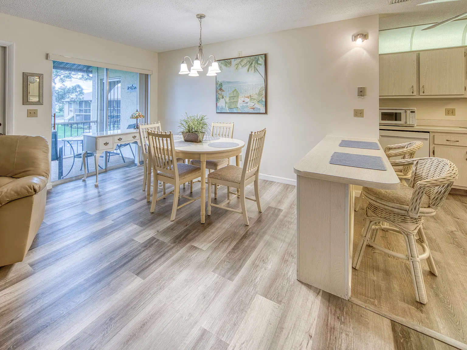 2 bed, 1.5 bath, 920 sqft, $2,400 — Photo 3