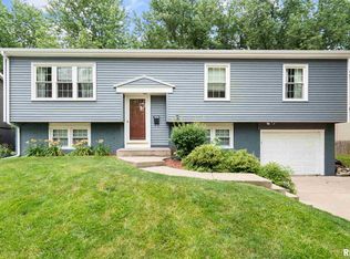 3239 Somerset Dr, Bettendorf, IA 52722