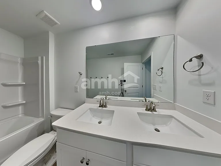 1112 Livengood Way — Photo 15