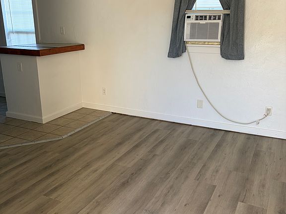 3rd image of 3502 Buckingham St