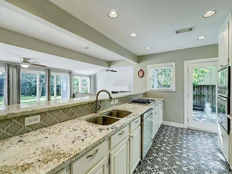 713 Sue Barnett Dr — Photo 11