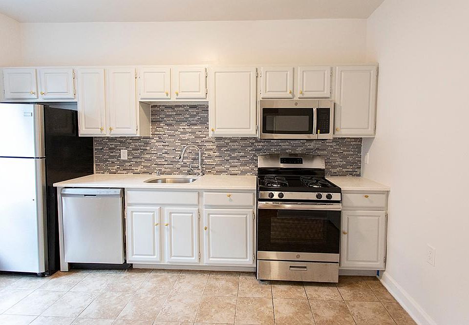 1st image of 30 S Munn Ave #15BATHS