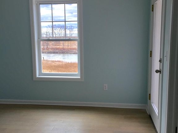 3rd image of 28 Pearl St