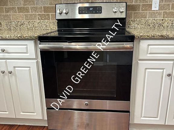 5th image of 806 S Willowick Dr