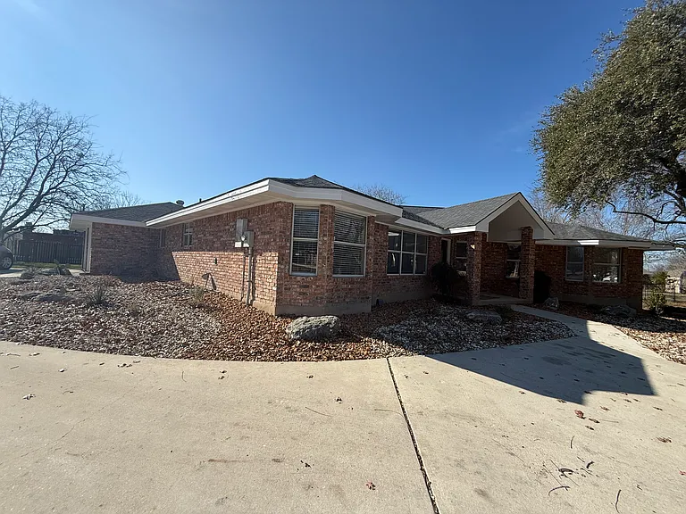 1301 Fieldcrest — Photo 5