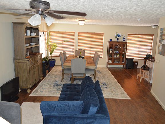 3rd image of 9760 Olde Park Dr