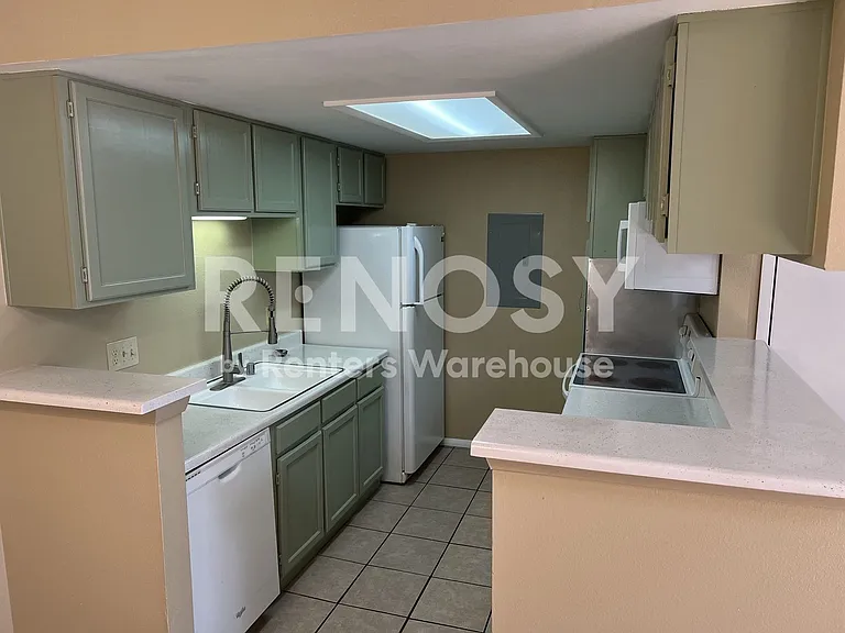 18043 E Ohio Ave #203 — Photo 11