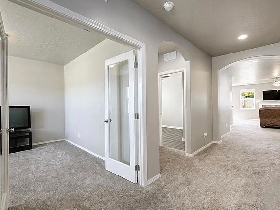 3rd image of 2517 W Skylar St