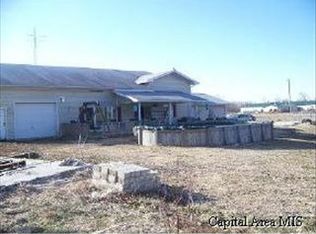 2158 Spradlin Rd, Jacksonville, IL 62650