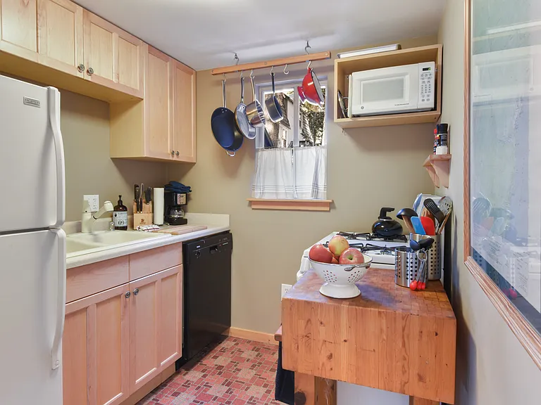 510 Pioneer Way — Photo 9