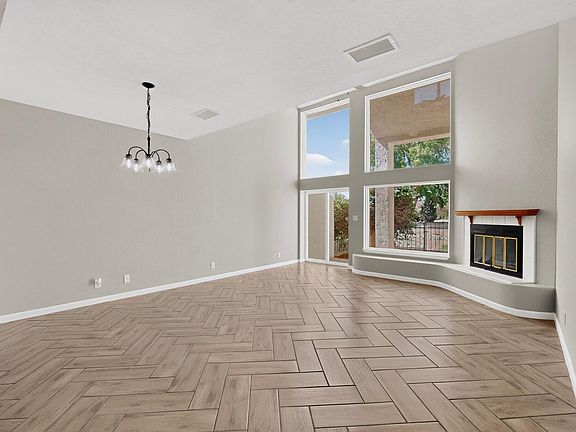 5th image of 617 Eastlake Ct SE