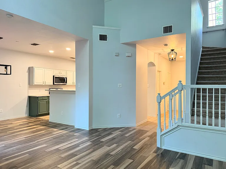 244 Turnberry Ln — Photo 9