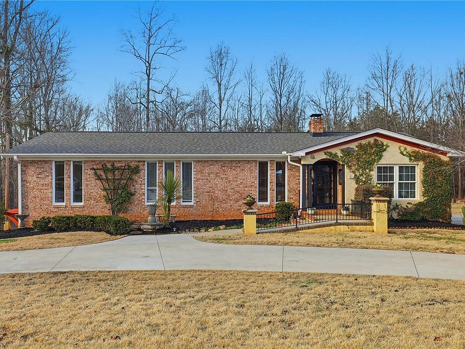 1st image of 108 Eastcliffe Way