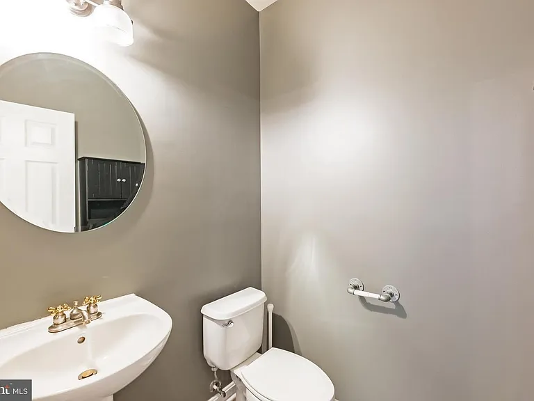 3385 Beechcliff Dr — Photo 9
