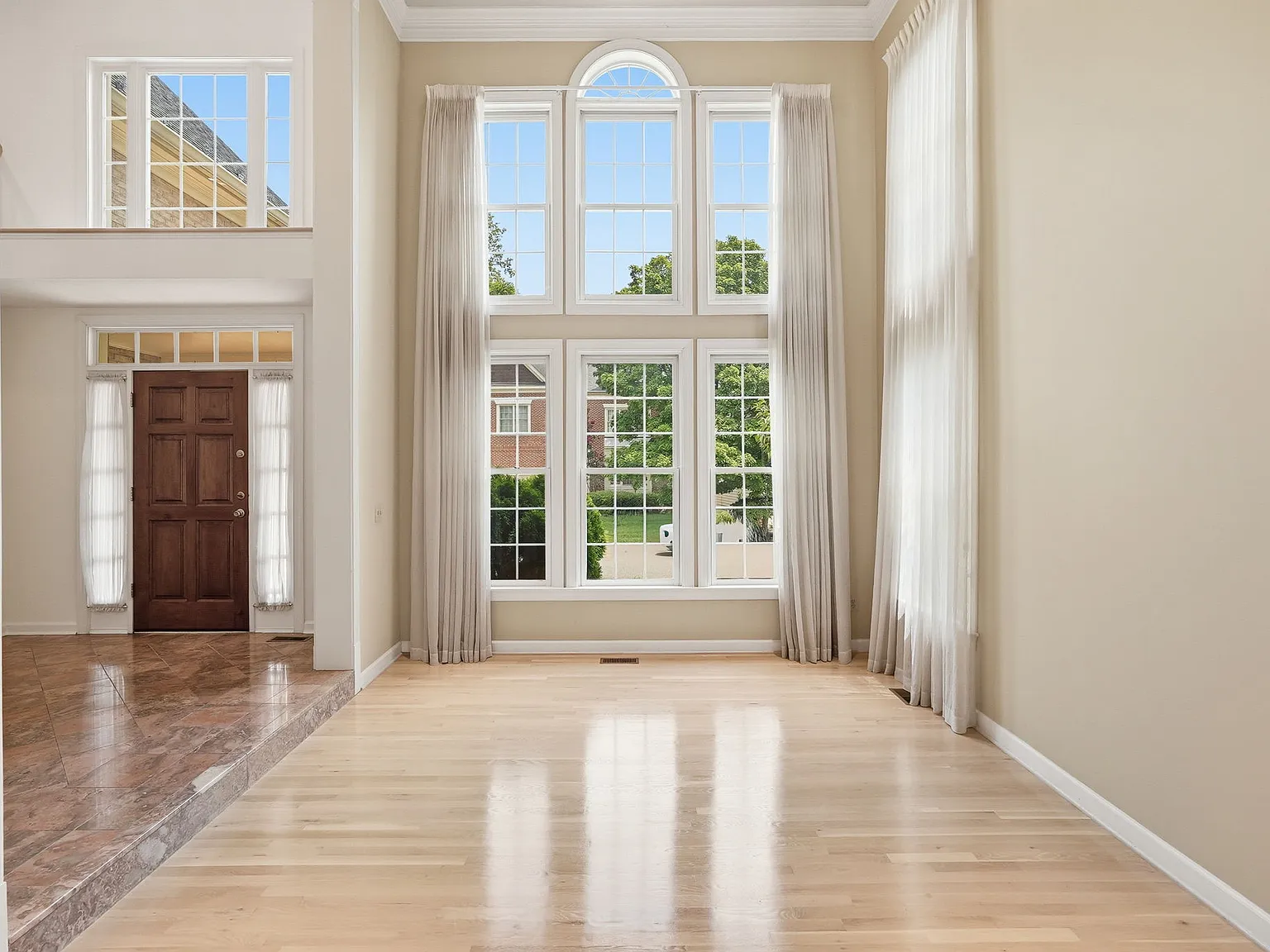 5 bed, 4.5 bath, 6000 sqft, $6,750 — Photo 4