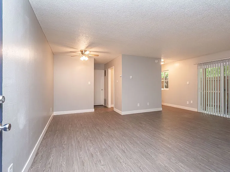Tuscana Court Apartments — Photo 14