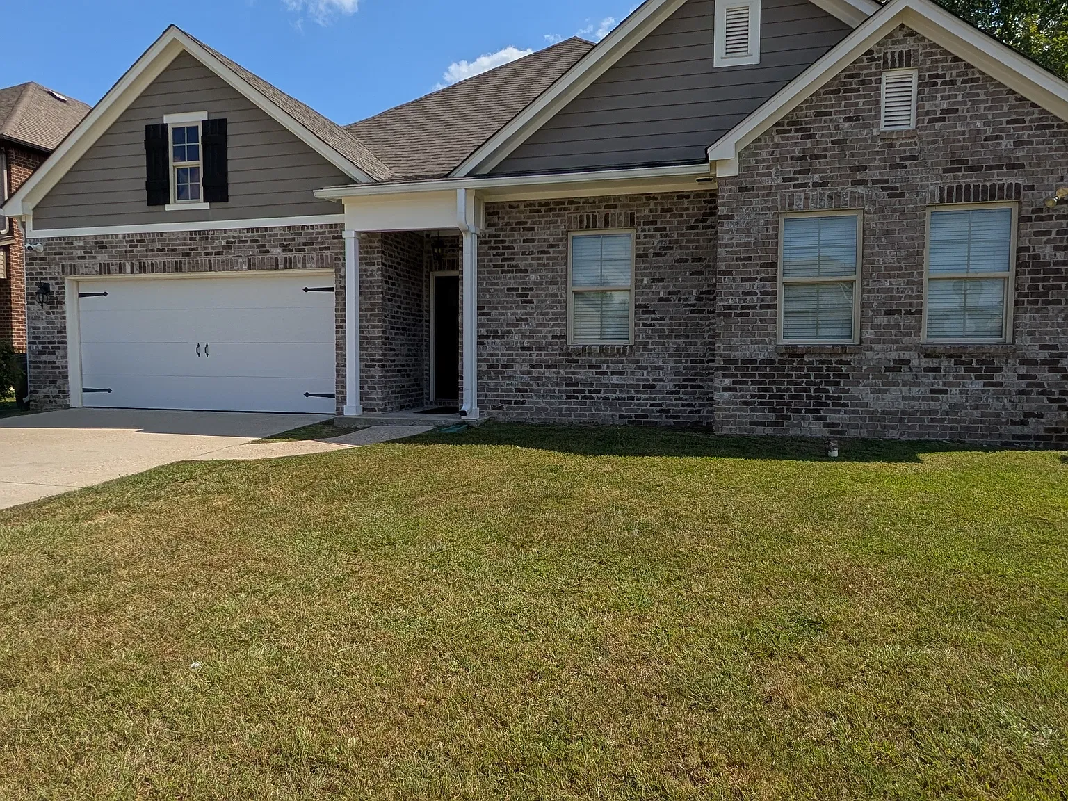 4 bed, 2419 sqft, $2,495 — Photo 1
