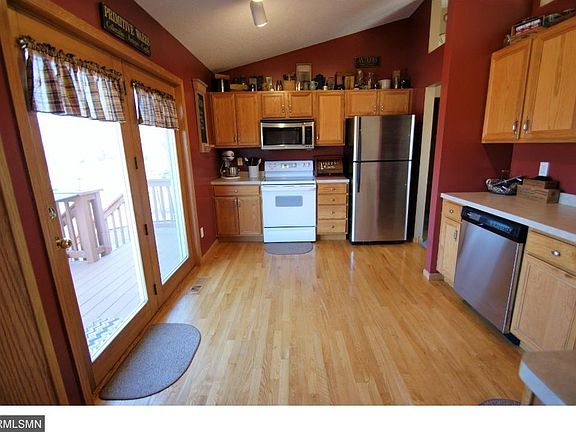3rd image of 924 E Orchard St
