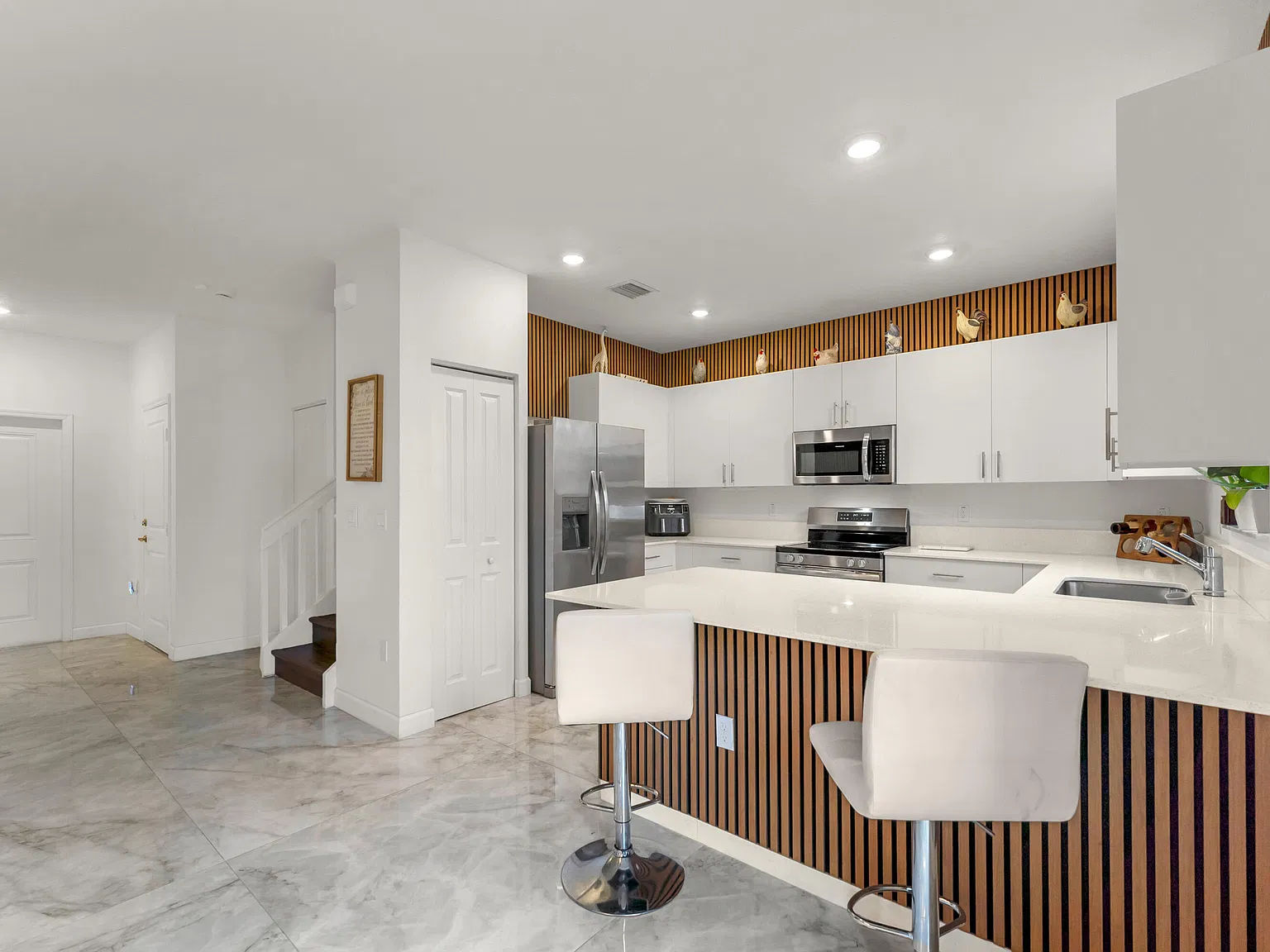 3 bed, 2.5 bath, 1236 sqft, $3,800 — Photo 4