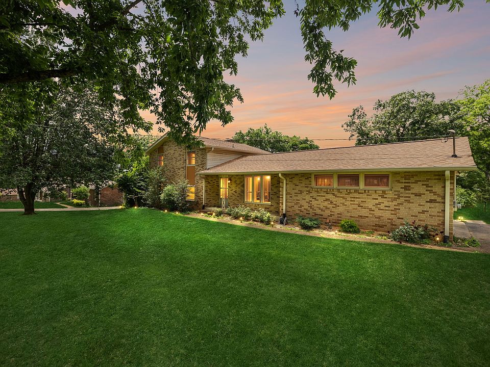 1st image of 230 Riverwood Dr