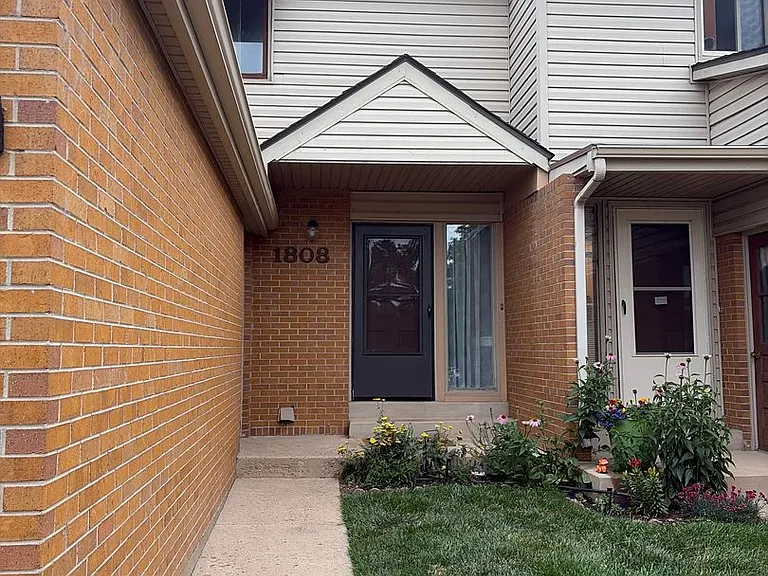 1808 Centaur Cir — Photo 2