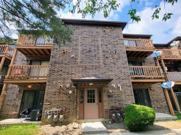 2234 Abbeywood Dr APT C, Lisle, IL 60532