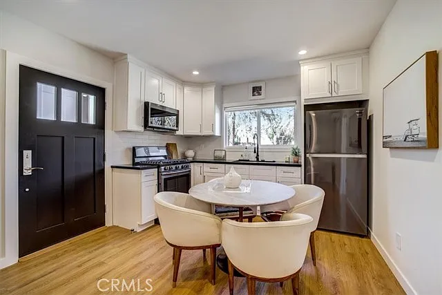 13504 Chandler Blvd — Photo 6