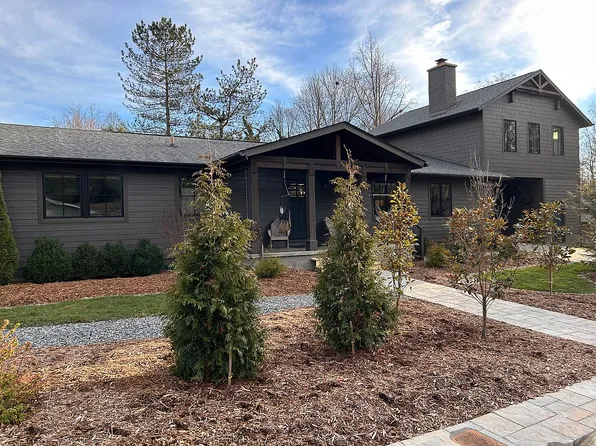 17 Grove St, Brevard, NC 28712